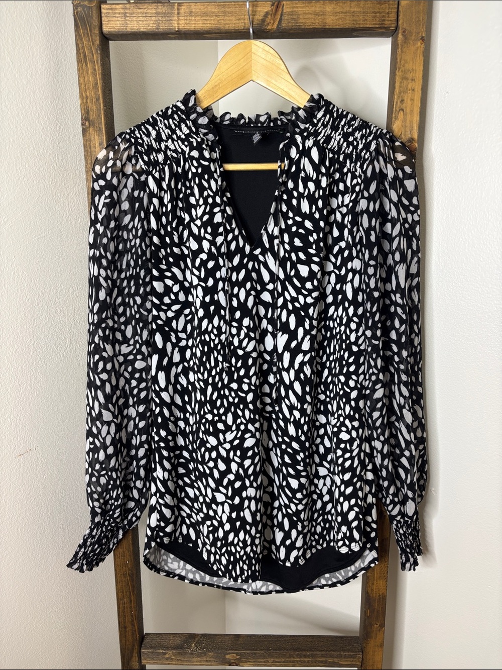 White House Black Market Black and White Printed Long-Sleeve Blouse Size XS - Picture 1 of 5